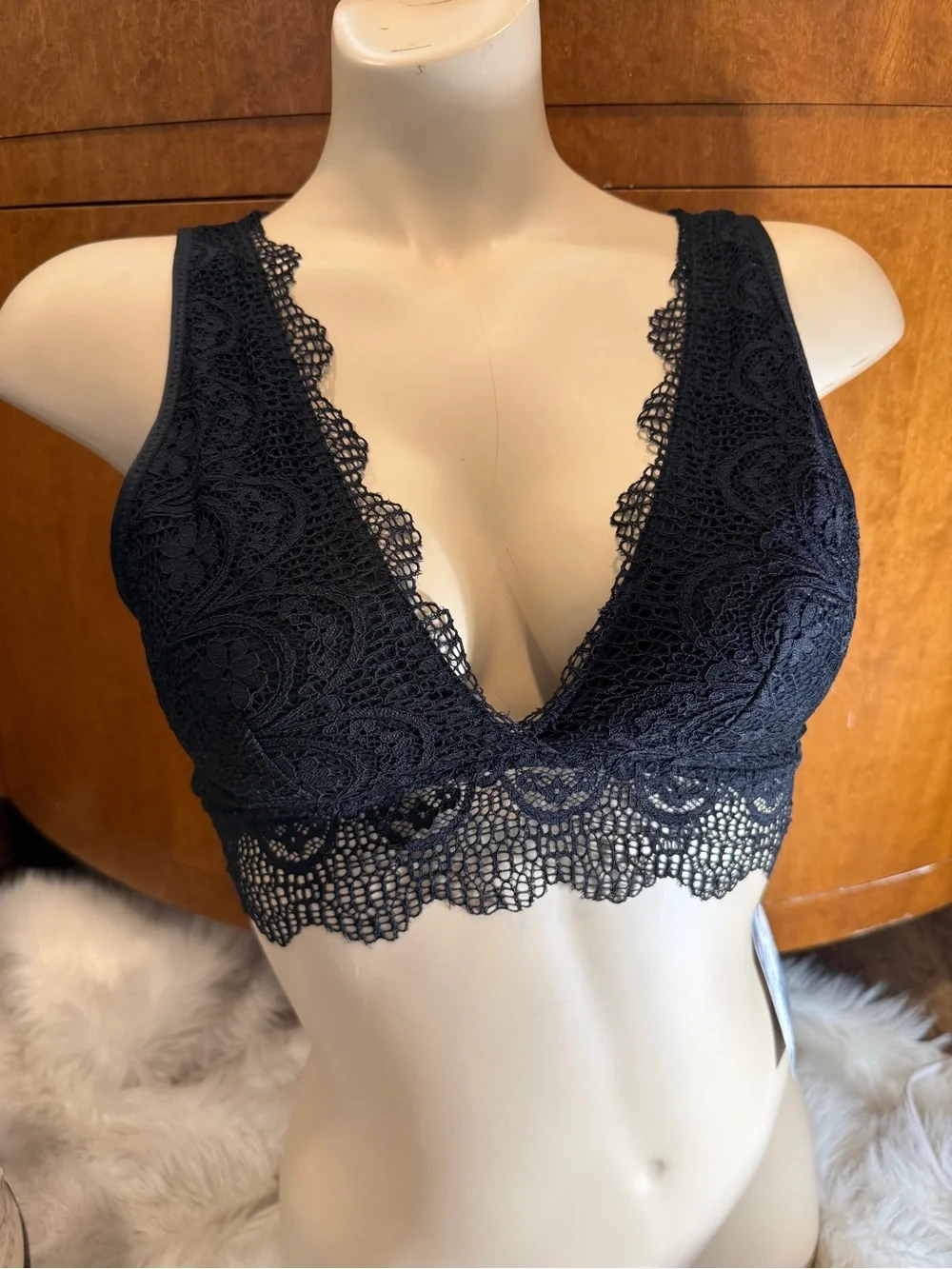 NWT black bralette lace - Fits small BRA Plunging V-no underwires SX/S S/M‎ m/L